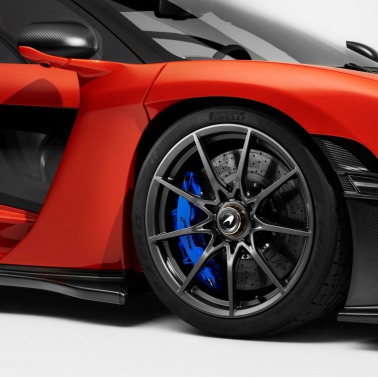 McLaren Senna na Pirelli