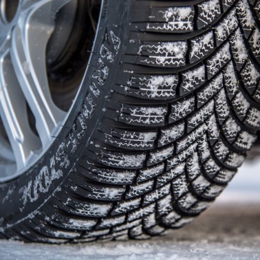 Bridgestone Blizzak LM005