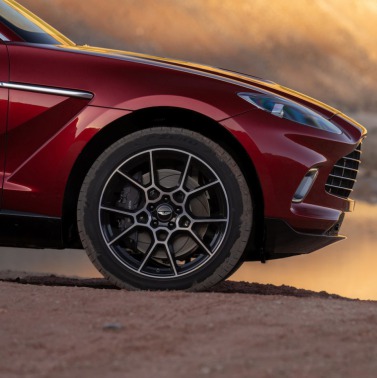 Pirelli do Aston Martina