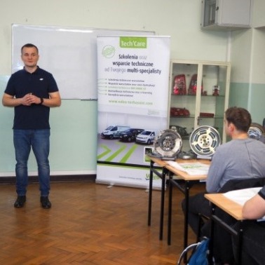 Valeo szkoli studentów