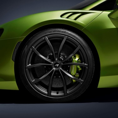 McLaren z Cyber Tyre
