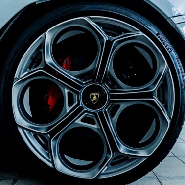 Pirelli z Lamborghini