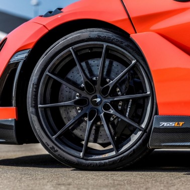 Pirelli na tor i na drogę