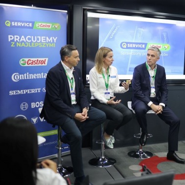 Q Service Castrol rośnie