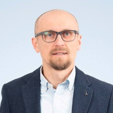 Yokohama wzmacnia zespół