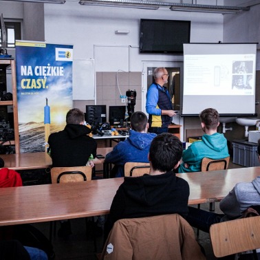 Bilstein szkoli uczniów