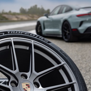 P Zero do Porsche Taycan