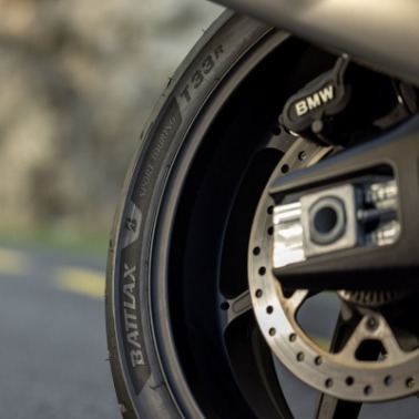 Battlax Sport Touring T33