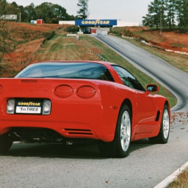 45 lat opon Goodyear Eagle