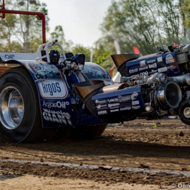 Tractor pulling z Alliance