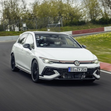 Do jubileuszowego Golfa GTI