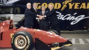 Goodyear inwestorem strategicznym w F.O. Dębica SA. Od lewej Wiliam J. Sharp, Zdzisław Chabowski, Sylvain G. Valensi, Lowell Dunckel