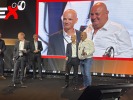 Wyróżnienie za zaangażowanie w sprzedaż marek strategicznych firmy Latex otrzymał Jan Kozak (z prawej)