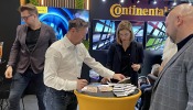 Adam Małysz na stoisku Continental