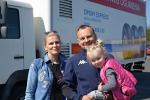 Pan Rafał, obok żona Joanna, na rękach córka Zośka - 3,5 roku