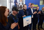 Zwycięzcy: Wiesław Jezierski, Moto.media.pl (drugi od lewej) oraz Marcin Lewandowski, Autocentrum.pl (trzeci od lewej)